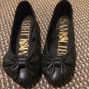 Adorable Black Flats with Bow.